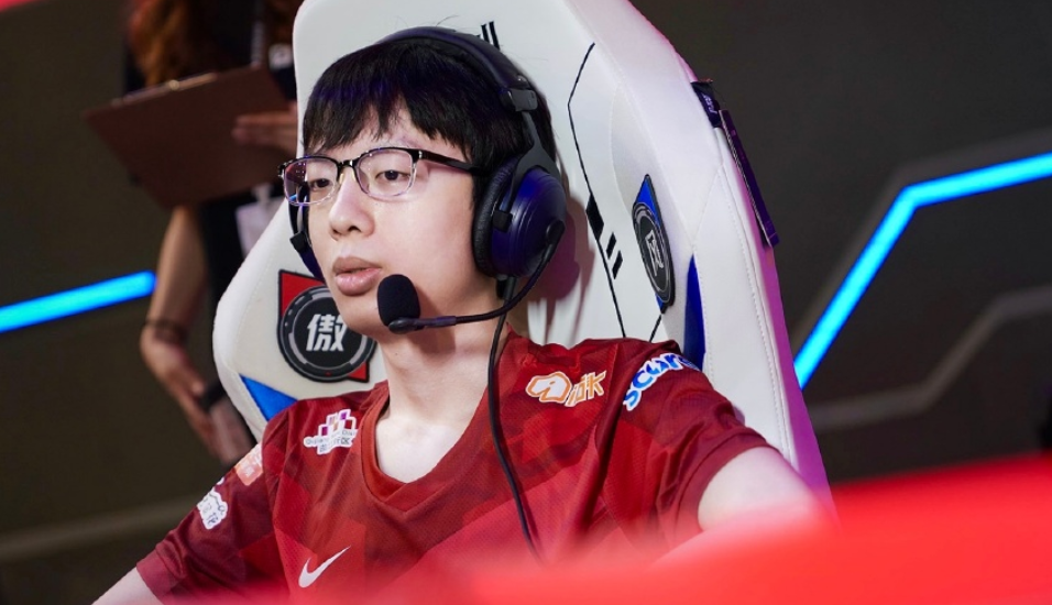 海外网友热议V5击败WE：为什么SMLZ能有工作？他是LPL最弱ADC