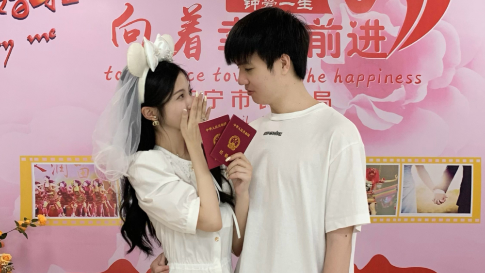 Letme官宣领证仅2天，乐言绯闻女友被曝，看到2张美照后：酸了