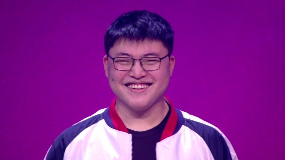 EDG悲剧重演，粉丝气到砸电脑！Uzi两次见证历史，上一次也是RNG