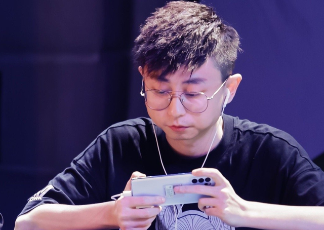 水晶哥解说LPL，分析羞男格温，全是莽子装备