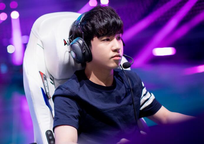Letme无情嘲讽faker，直言他不该被尊重，多次攻击LPL玩家