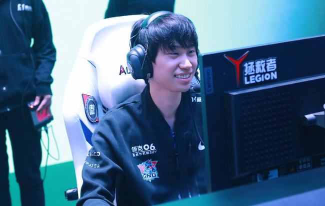 LOL：RNG离大满贯又进一步，Doinb直播谈当前局势，RNG有机会
