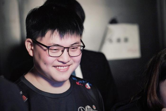 LOL：快把Uzi抬上来，尺帝称LPL下路不会输的，JDG复活甲要无了
