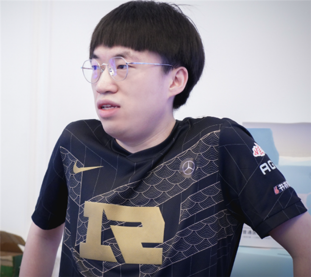JKL赢麻了，LPL给他算错一个数据，反倒让选手多了一个手机代言？