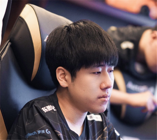 dota2：RNG落入败者组，借IG前队员打major，连续四天被翻盘