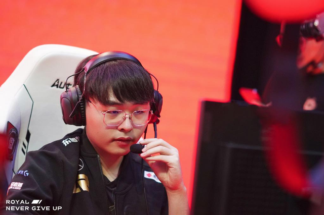 RNG教练朱开回应争议采访：Snake时期想引进呼吸慢慢培养