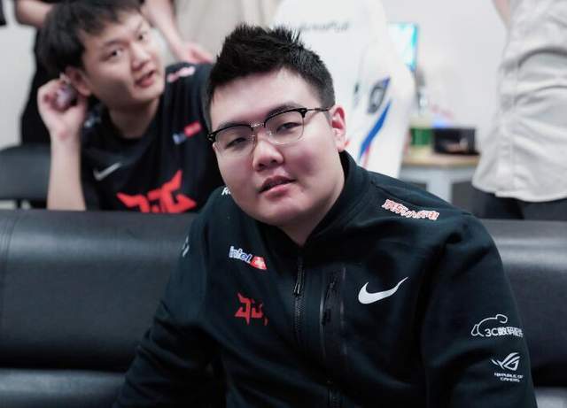 LPL决赛即将开始，369却误入歧途，私下疯狂训练这只极端英雄