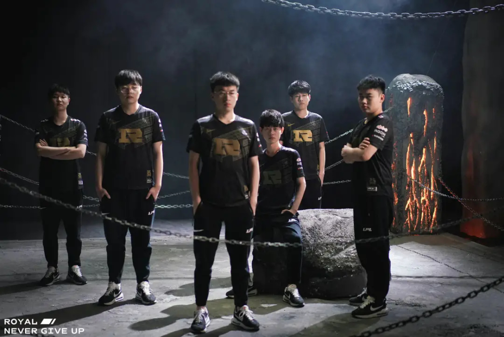 LOL：RNG险胜DFM晋级小组赛，韩网热议GEN会暴打RNG，确实