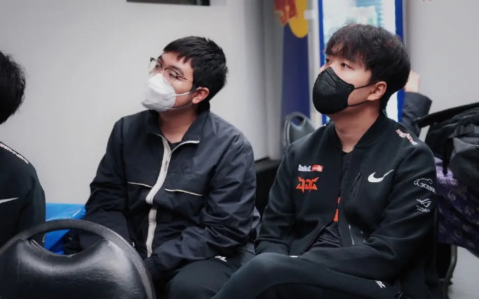 咆哮哥：虽说LCK队伍都会晋级8强，但是单日全败让我痛心！