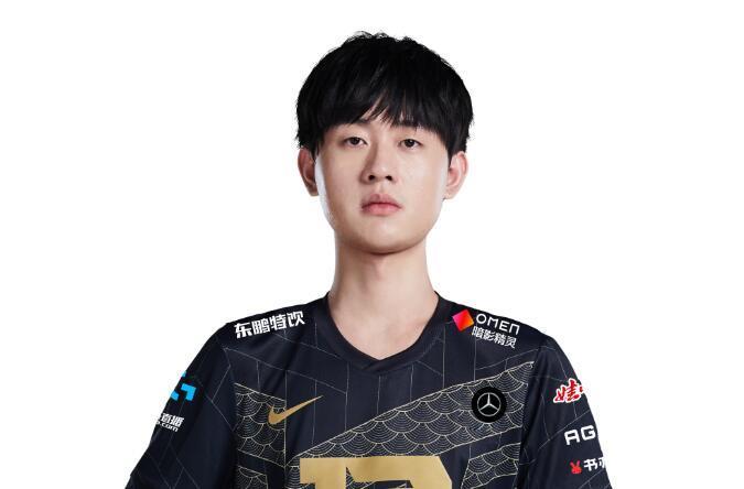 小明女友又有新瓜曝光，选他只是替代品？真实身份是厂长的6年铁粉