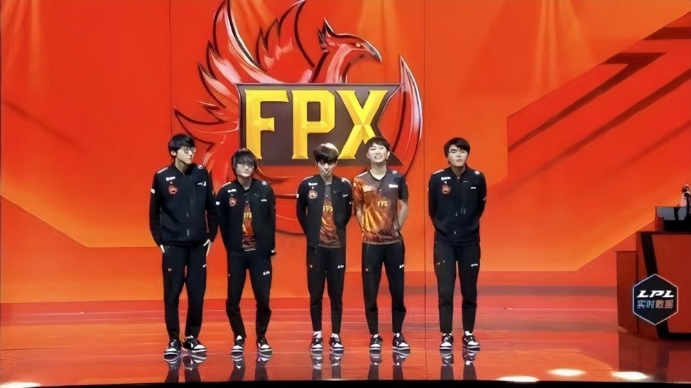 前V5教练爆料冰岛往事：牛宝道歉才能上场，FPX管理层背大锅！