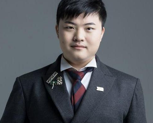 UZI复出只为争冠？手臂已经跟50岁的人差不多