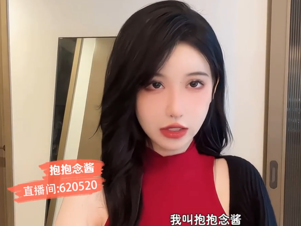 又一位大长腿主播入驻虎牙！网友沸腾：期待之后LPL的二路！